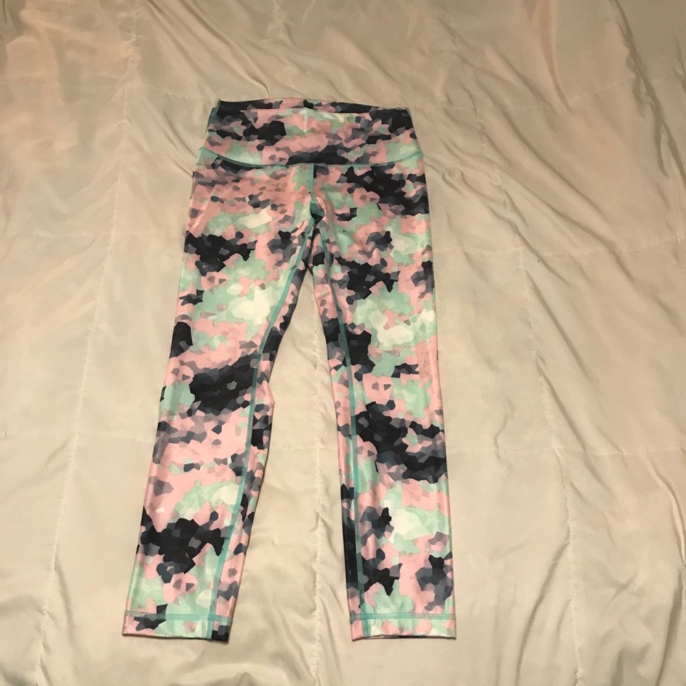 NWOT Lululemon High Times Clouded Dreams Crops 8